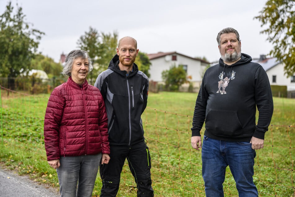 Kerstin Eckert (67), Patrick Simmel und Markus Keil (42) haben die "Bürgerenergie Westsachsen" gegründet.