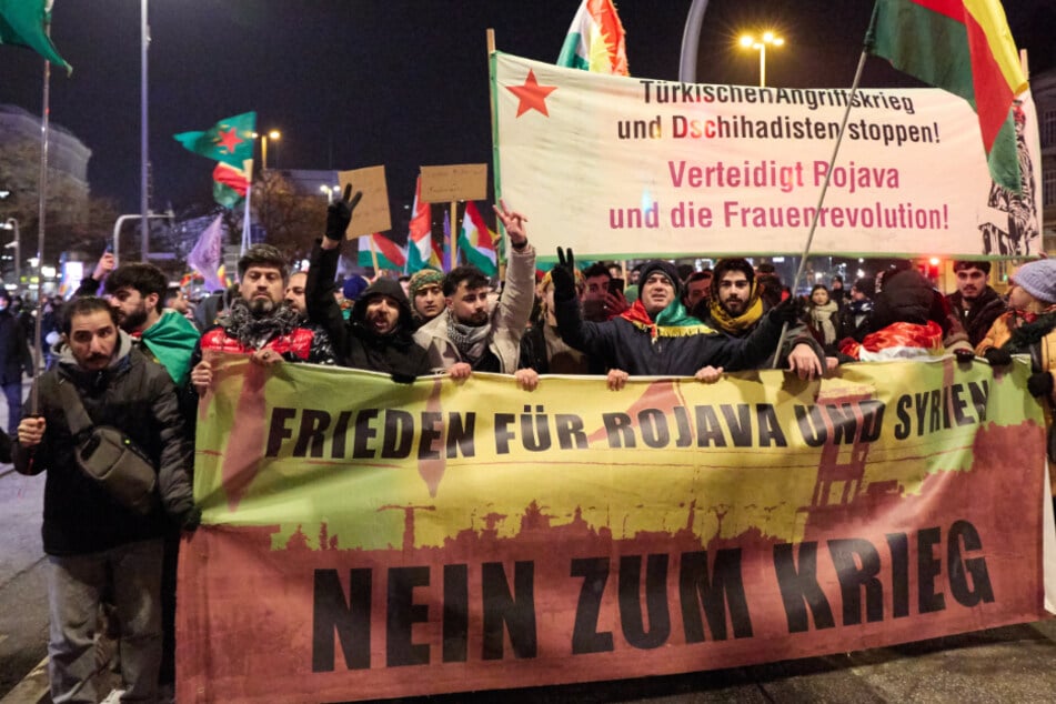 Tausende gehen bei Kurden-Demo auf die Straße