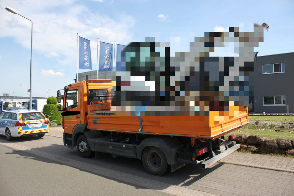 Polizei erblickt Klein-Lkw auf der A6: Sofort schrillen die Alarmglocken