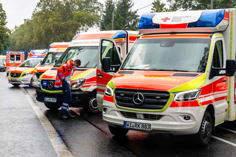 Infolge eines Nachbarschafts-Streits in Wiesbaden rückten am Sonntag zahlreiche Einsatzkräfte des Rettungsdienstes aus.