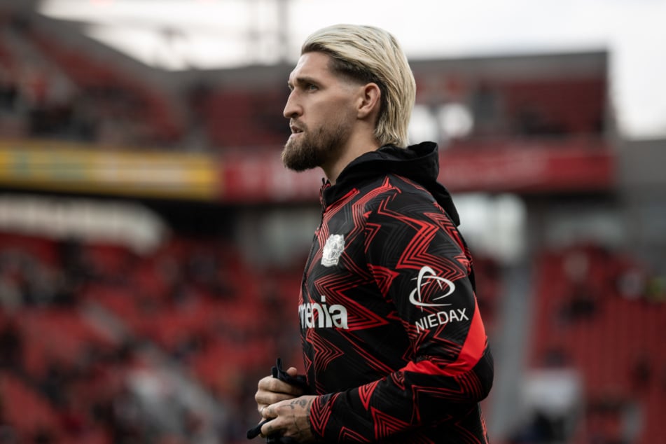Robert Andrich (30) trägt seit der Saison 2021/22 das Trikot von Bayer 04 Leverkusen und lief seitdem in 153 Pflichtspielen für die Werkself auf.