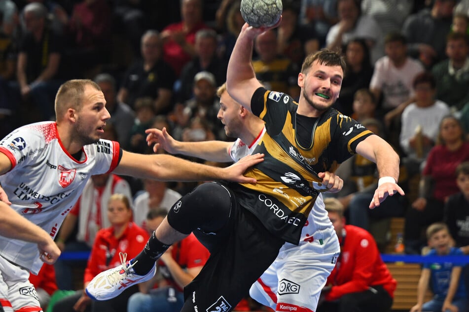 Auf die Offensiv-Power von Timo Löser (26, r.) muss der HC Elbflorenz die kommenden Wochen verzichten.