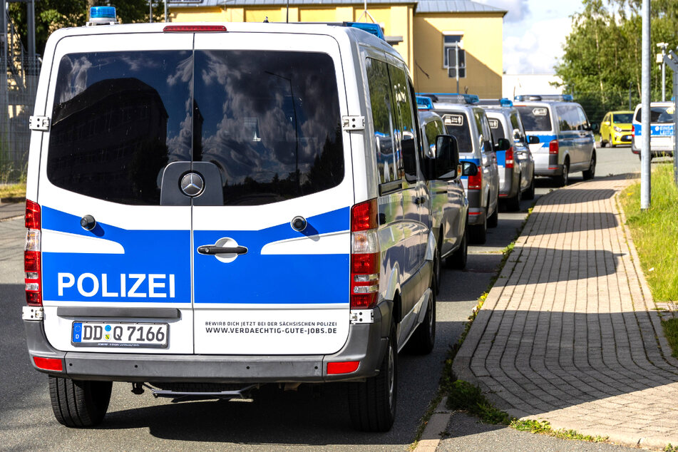 Polizeieinsatz in Asylunterkunft im Erzgebirge: Mehrere Männer gehen auf 25-Jährigen los