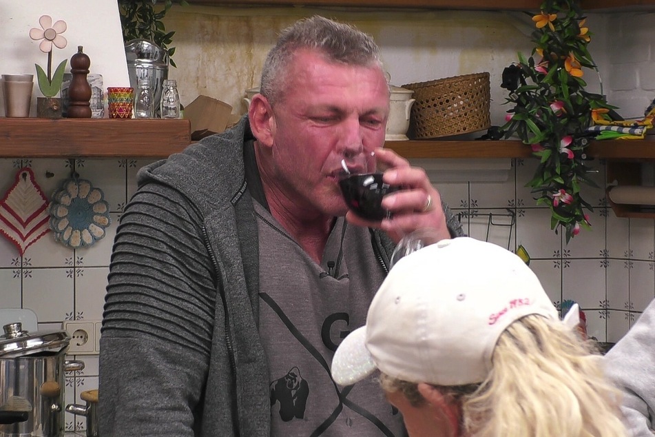 Georgina Fleurs Partner Kubilay Özdemir trank zu viel, Malle-Auswanderer Andreas Schmiedeberg (Foto) sowieso und jetzt war auch noch Annemarie Eilfelds Lover dran.