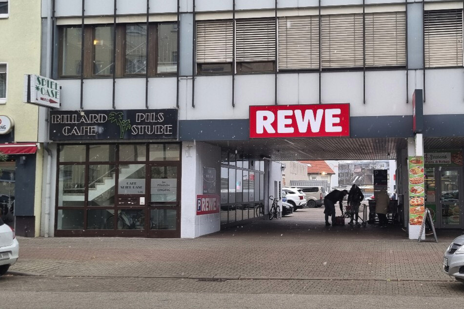 Schießerei in Mannheim: Zwei Unbekannte bringen verletzten Mann in Klinik!