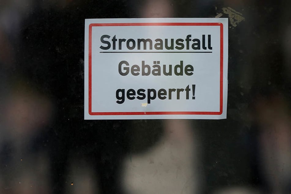 Kurz nach Mitternacht fiel in mehreren Stadtteilen Leipzigs der Strom aus. Die Stadtwerke vermuten, dass Diebe ein Mittelspannungskabel angeritzt hatten. (Symbolbild)