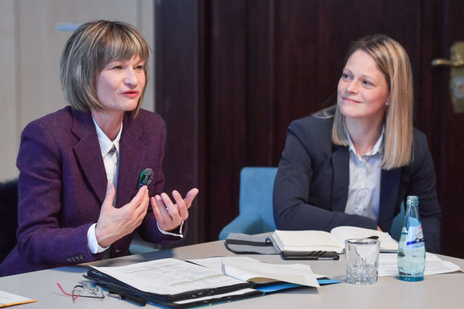 OB Barbara Ludwig (55, SPD) und CWE-Sprecherin Susann Endler (37, r.) stellten am Dienstag die Highlights rund um "875 Jahre Chemnitz" vor.