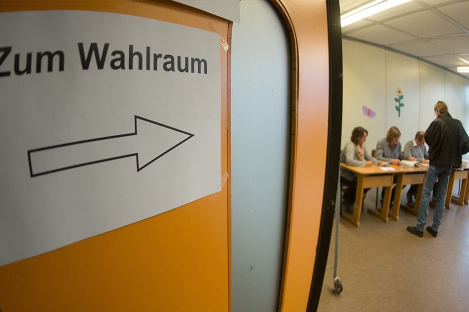 Wahlhelfer halten den Betrieb in den Wahllokalen am Laufen - ein Ehrenamt.