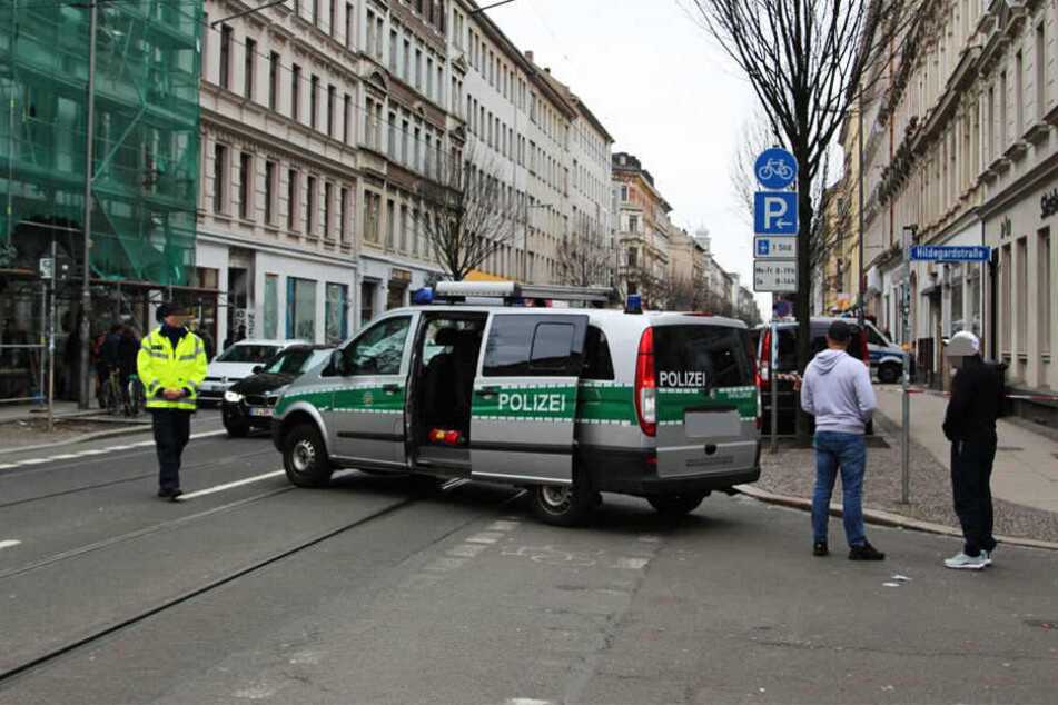 Der Einsatz dauerte bis in die Abendstunden. Es kam zu Straßensperrungen und Ausfällen im öffentlichen Nahverkehr.