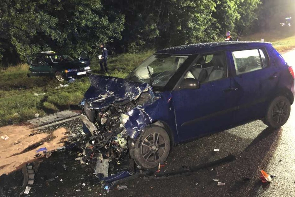 Mit voller Wucht raste das Auto in die Seite des anderen Wagens ein.