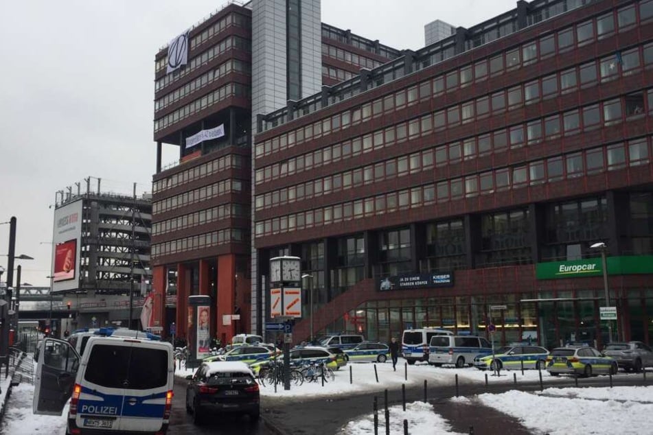 Die Polizei hatte eine Hundertschaft angefordert.