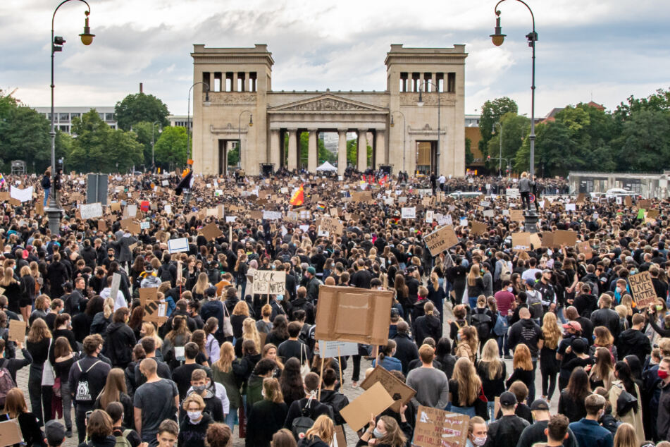 25.000 bei Demo auf Münchner Königsplatz: Darum griff die Polizei nicht ein