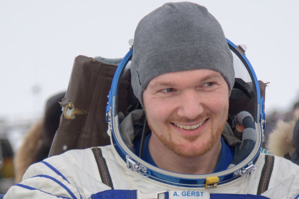 Alexander Gerst konnte kurz nach der Landung auf der Erde schon breit lächeln.
