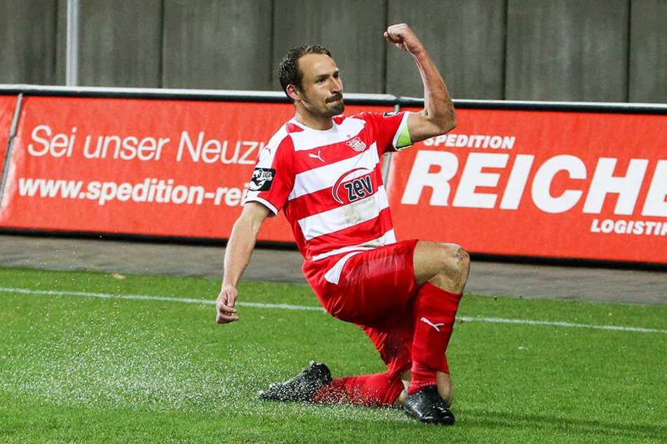 Da stiebt das Wasser auf dem Rasen auf, wenn Toni Wachsmuth zum Jubeln angeflogen kommt. Die Faust will der FSV-Kapitän auch Mittwoch in Bautzen ballen.