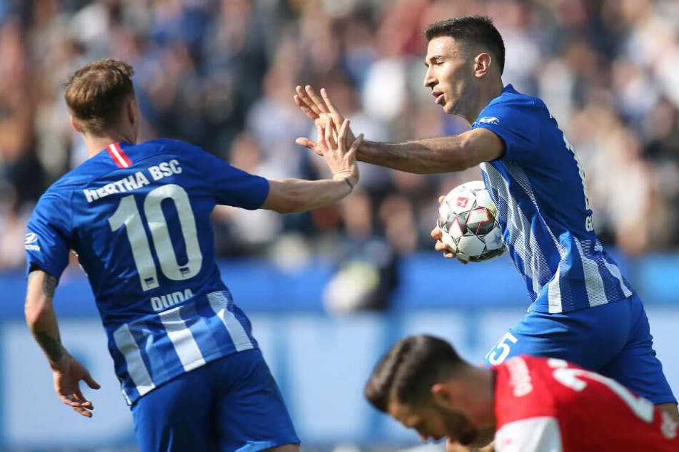 Ondrej Duda und Marko Duda bejubeln den Treffer zum 1:1.