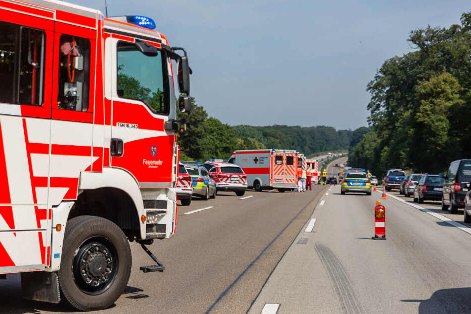Die A3 wurde gesperrt, der Verkehr wurde über den Standstreifen umgeleitet.