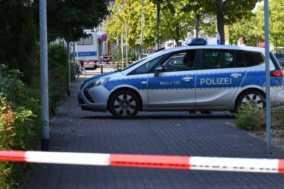 Zwar kamen auch Taser der Beamten zum Einsatz, für den Tod des Mannes sollen trotzdem erhebliche Stichverletzungen verantwortlich sein, die er sich selbst zugefügt haben soll.