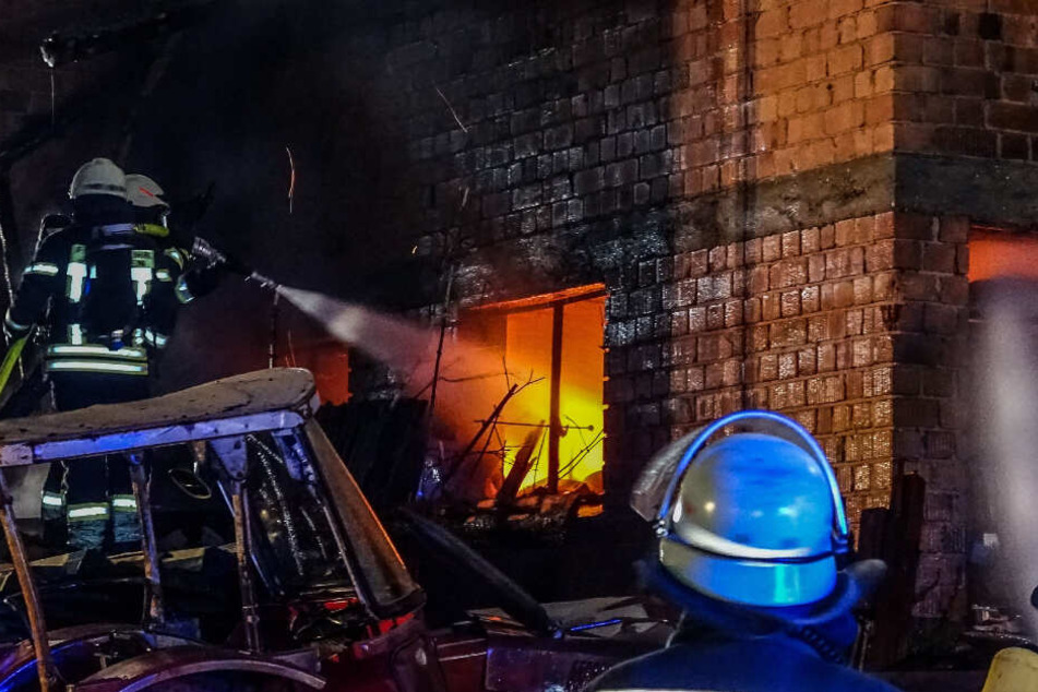 Ein benachbartes Wohnhaus wurde sicherheitshalber evakuiert, verletzt wurde niemand.