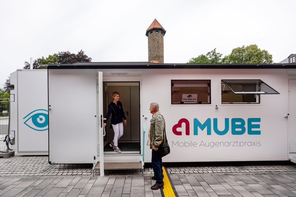 Der Container verweilt vier Wochen an einem Standort, bevor er weiterzieht.