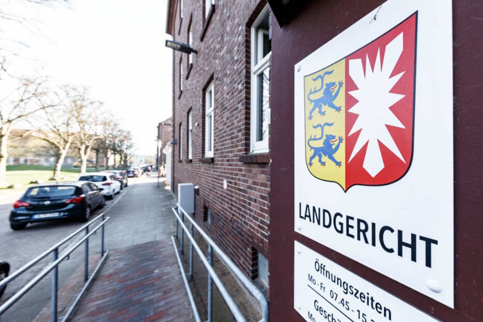 Das Landgericht Lübeck verhandelt ab Donnerstag die Vorwürfe. (Symbolbild)