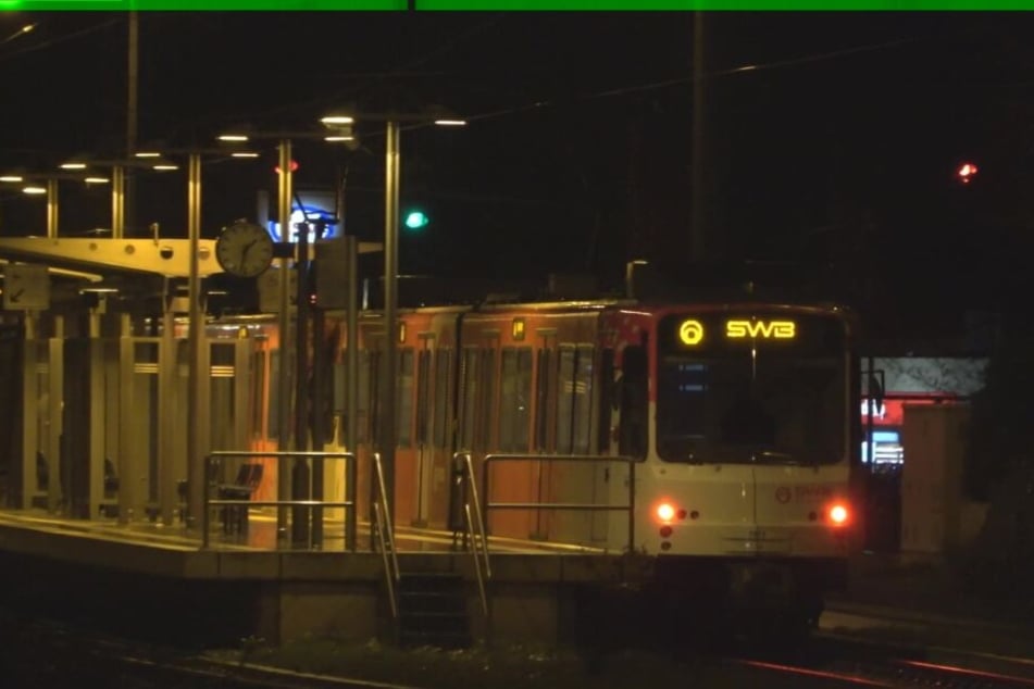 Fahrgäste konnten die S-Bahn letztlich unter Anleitung stoppen.