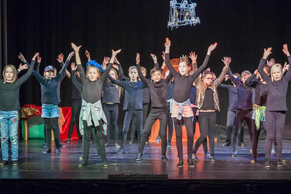 Fleißig probten die Schüler der Kreativgrundschule im Fritz Theater ihre Aufführung für die diesjährige Schultheaterwoche.