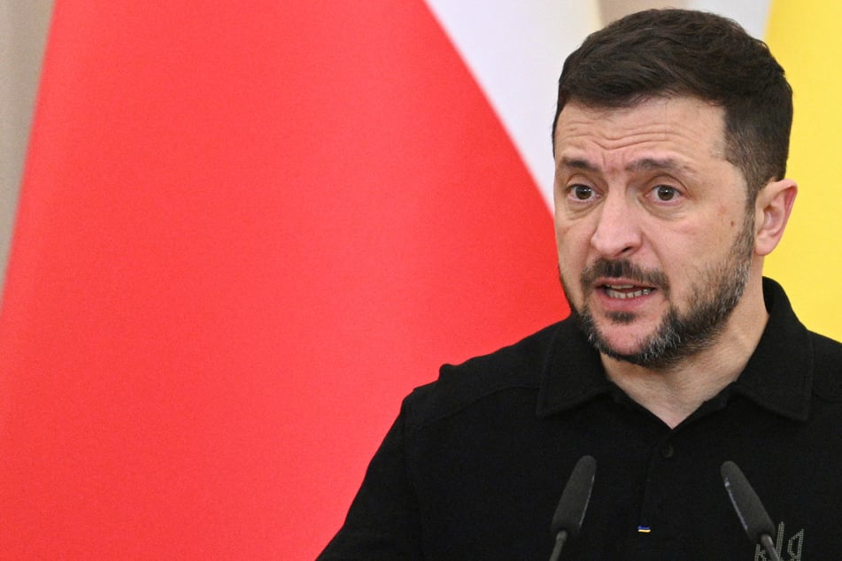 Zelensky pleads for more aid to Ukraine as troops struggle on the battlefield