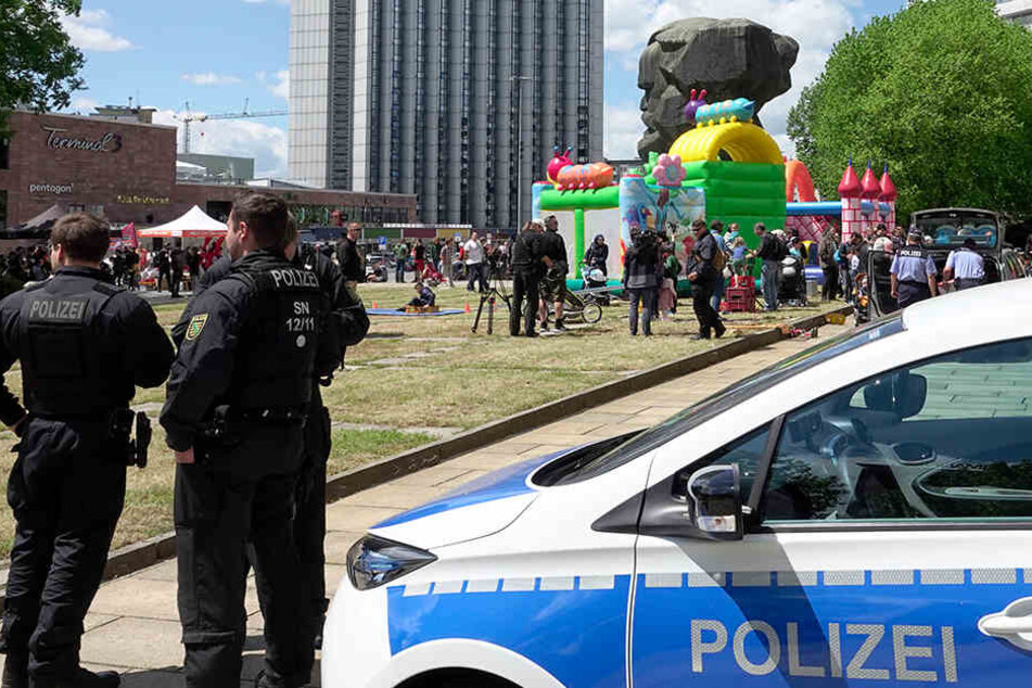 Rund 400 Besucher waren beim "Interkulturellen Zuckerfest" am Marx-Monument dabei.