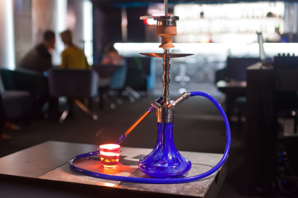 In einer Shisha-Bar wurde eine durchgeladene Waffe gefunden. (Symbolbild)