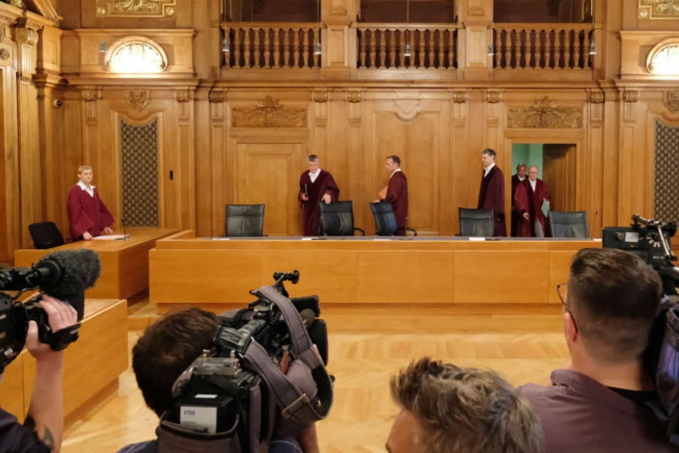 Mehrmals überfuhr die Frau den Bauarbeiter (Symbolfoto).