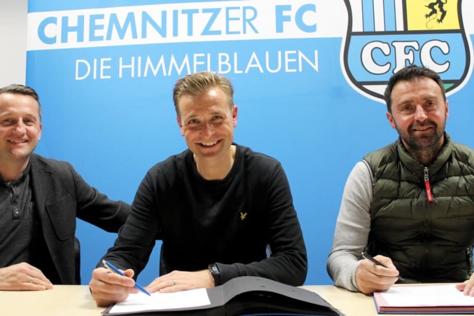 Der CFC hat am Donnerstag die Verträge von Cheftrainer David Bergner (m.) und Co-Trainer Sreto Ristic (r.) vorzeitig verlängert.