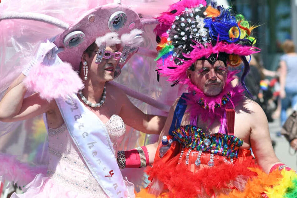 Zwei Teilnehmer der CSD-Parade in Köln.