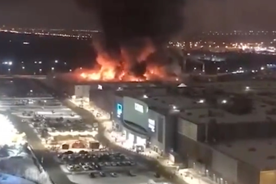 Das Einkaufszentrum am Stadtrand von Moskau wurde völlig zerstört.