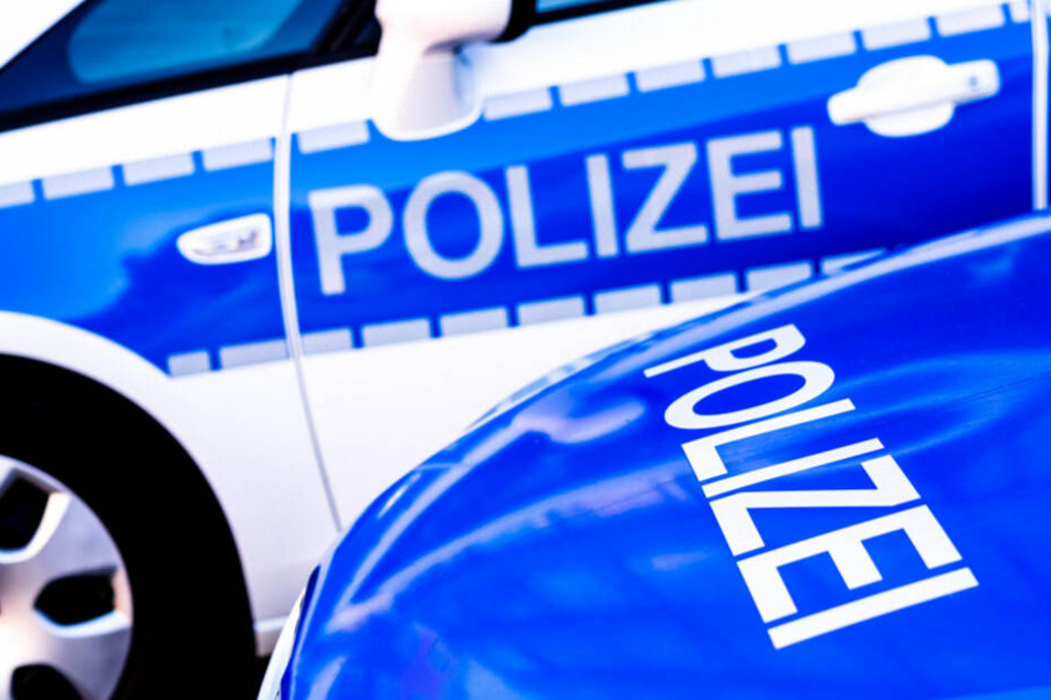 Die Täter attackierten den 45-Jährigen mit Tritten. (Symbolbild)