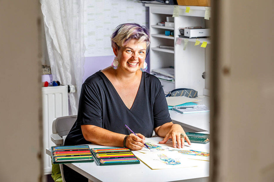 Silke Kirchhoff (44) hat mit ihrer Körperkunst schon Preise abgeräumt. Sie malt ganz klassisch mit Pinseln.
