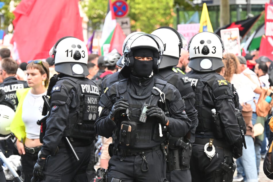 Insgesamt waren rund 1600 Polizisten am Samstag im Einsatz.