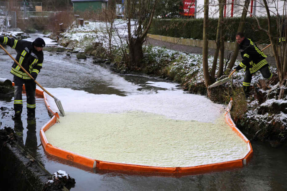 8000 Liter Altöl flossen laut Regierungspräsidium in Kanalisation und Gewässer.