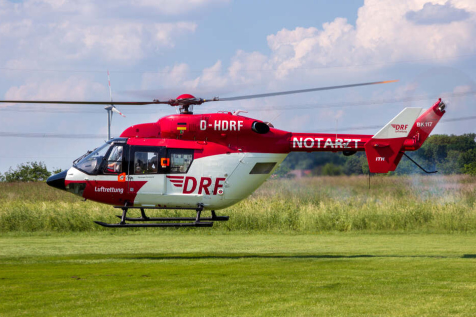 Ein Rettungshubschrauber brachte den lebensgefährlich verletzten Vierjährigen in ein Krankenhaus (Symbolbild).