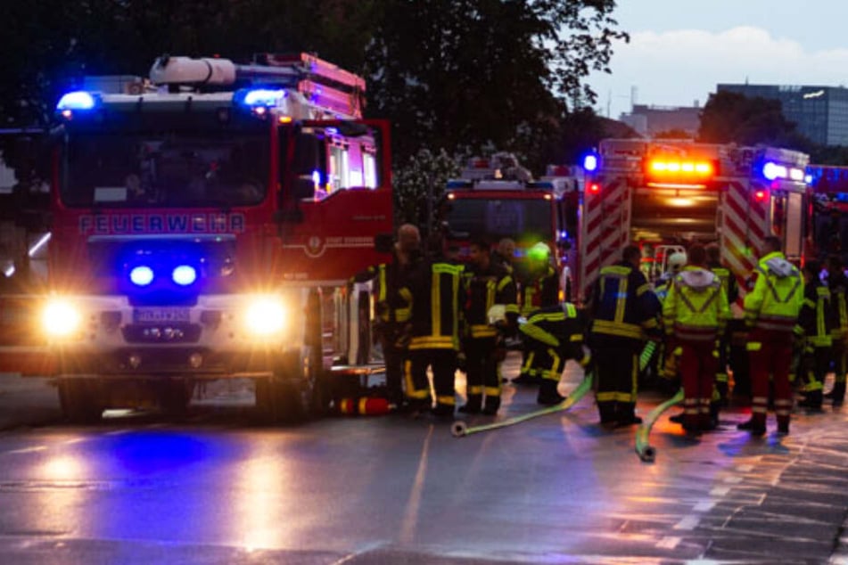 Zahlreiche Einsatzkräfte der Feuerwehr waren vor Ort.