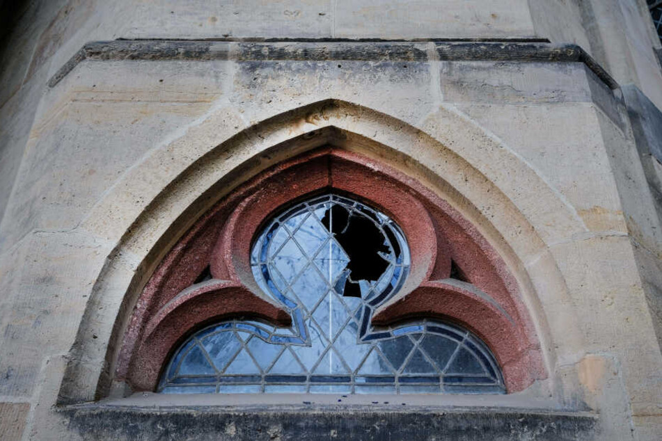 In der Silvesternacht hatte ein 55-jähriger Mann mehrere Scheiben der Thomaskirche durch Steinwürfe zerstört.