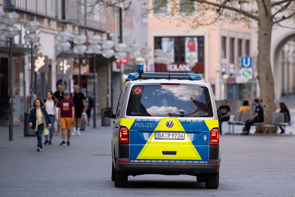 Die Polizei hat in München die Einhaltung des Infektionsschutzgesetzes kontrolliert. (Symbolbild)