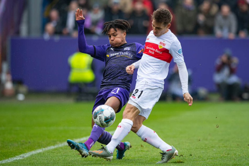 Osnabrücks Felix Agu (links) hat sich in den HSV-Fokus gespielt.