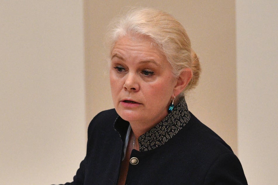 Nach Plagiatsvorwürfen überprüft die Universität Potsdam die Doktorarbeit von Saskia Ludwig (57, CDU).