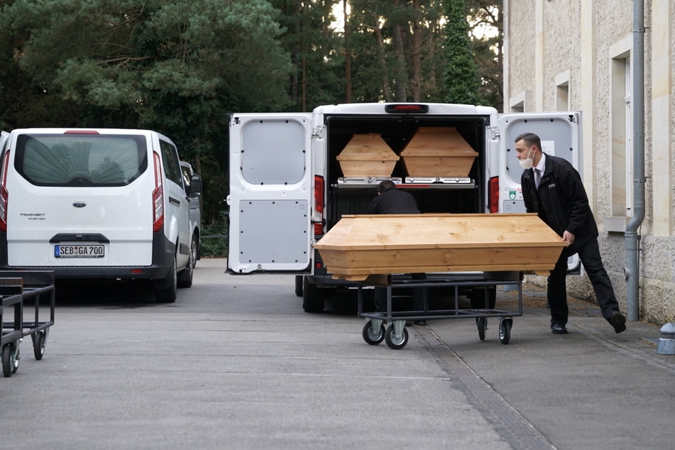 Insgesamt werden Bestattungen in Sachsen wohl zehn Prozent teurer. (Symbolbild)