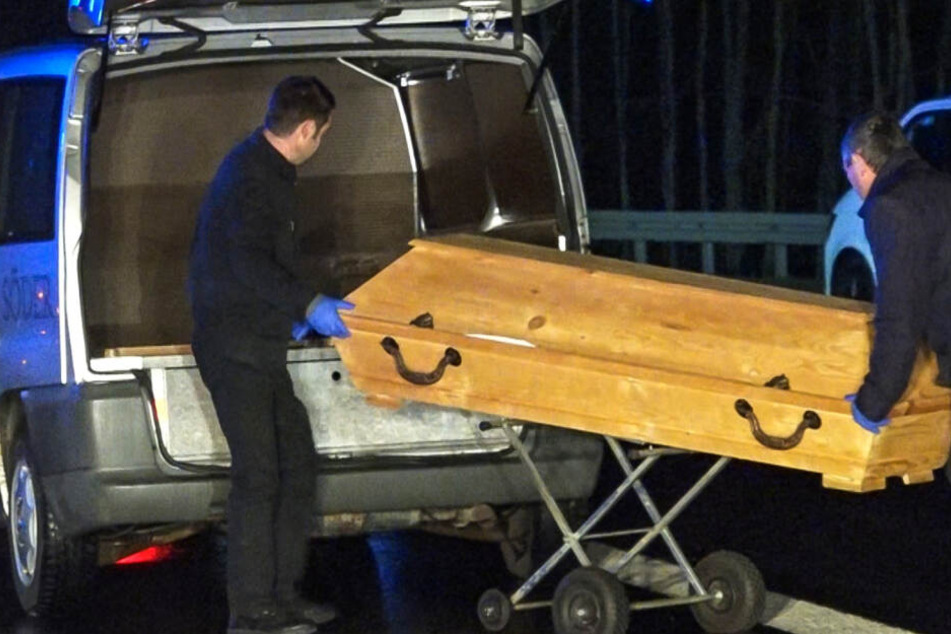 Das Unfallopfer starb an Ort und Stelle aufgrund seiner schweren Verletzungen.