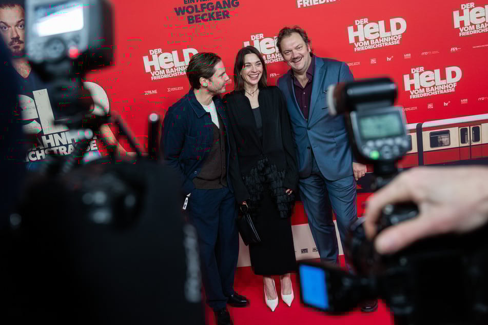 In Wolfgang Beckers letztem Film spielt Charly Hübner (52, r.) einen Videothek-Besitzer.