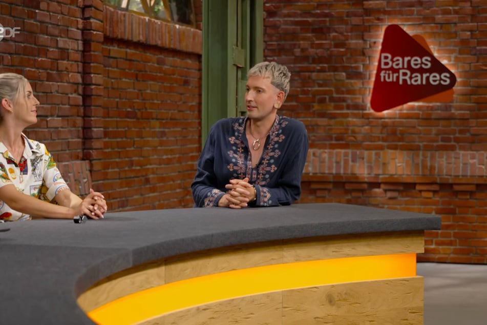 Fabian Kahl (34) kann sich einen Seitenhieb gegen seinen Kollegen Julian Schmitz-Avila (39) nicht sparen.