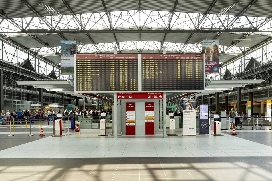 Am Dresdner Flughafen entfällt am Donnerstag und Freitag ein Großteil des Angebots. (Archivbild)