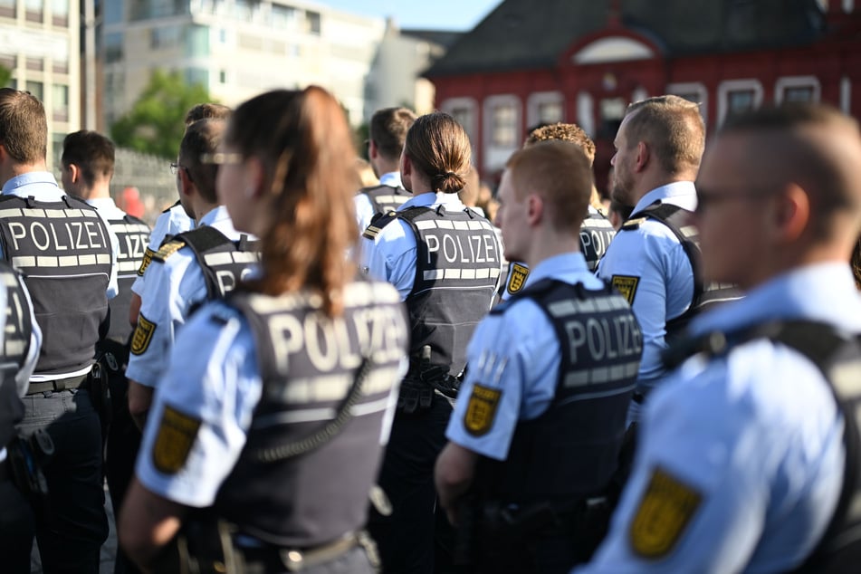 Polizei ruft zu Schweigeminute für getöteten Polizisten auf: Auch Autos können Zeichen setzen