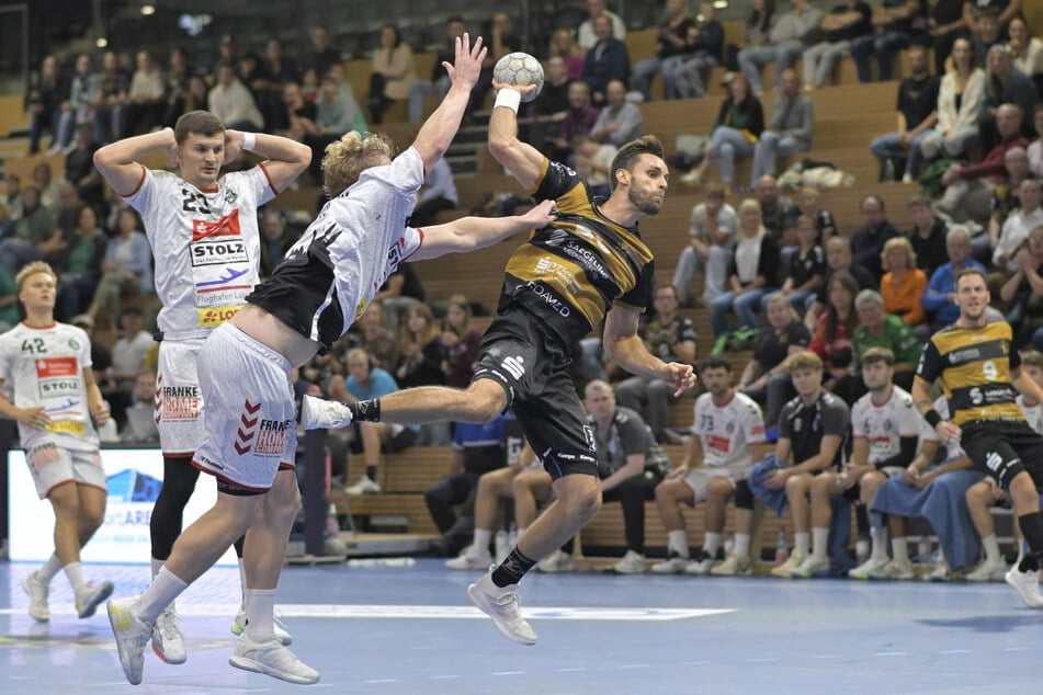 HCE-Kapitän Sebastian Greß (r.) führte sein Team zum Sieg gegen Lübeck-Schwartau.